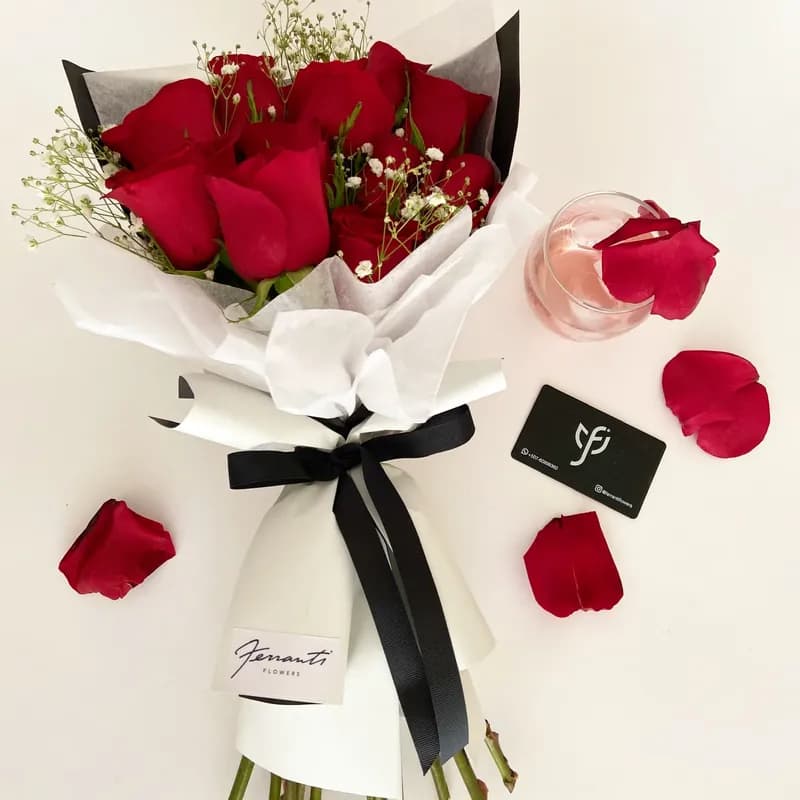 Bouquet of fresh red roses