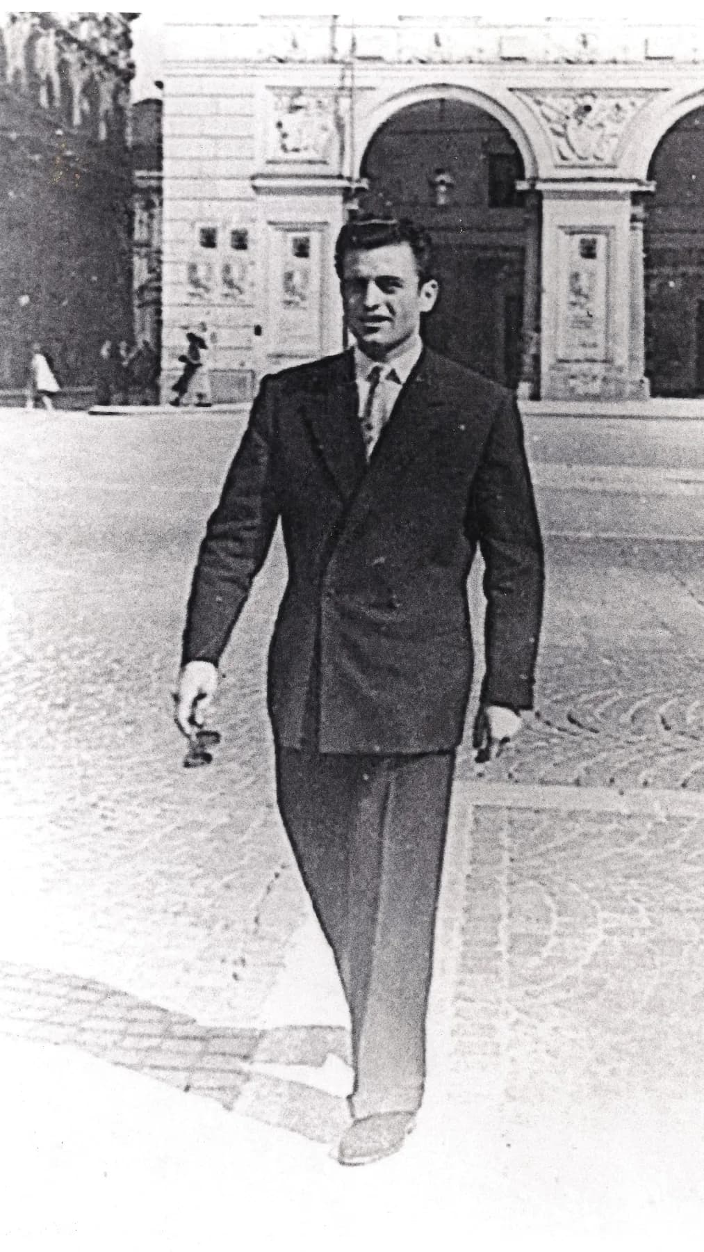 Ivo arriving back in Italy, archive photo